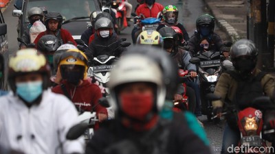 Jalan Cileunyi-Cibiru Ramai Pemotor Saat Arus Balik Libur Tahun Baru