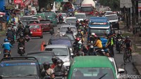 Selain itu, patuhi arahan petugas dan rambu-rambu jalan yang tersebar di jalur selatan. 