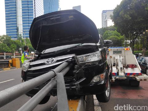 Kecelakaan di Jaksel (TMC Polda)