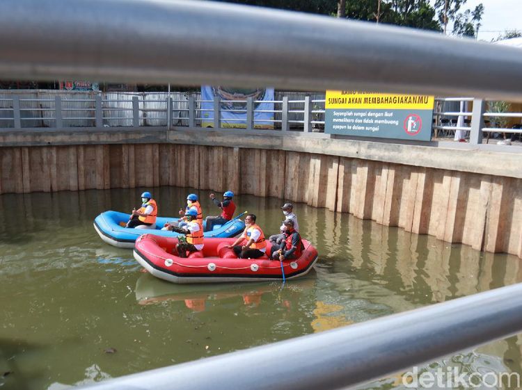 Foto: Wisata di Kolam Penampung Air Hujan Bandung