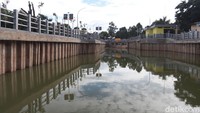 Selain jadi tempat tampungan air hujan, kolam ini memang dipersiapkan jadi tempat wisata. (Wisma Putra/detikcom)