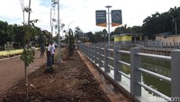 Dinas Pembangunan Umum (DPU) Kota Bandung sudah menanam lebih dari 100 pohon di kawasan tersebut. (Wisma Putra/detikcom)