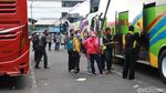 Melihat Aktivitas di Terminal Cicaheum Bandung
