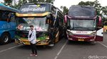 Melihat Aktivitas di Terminal Cicaheum Bandung