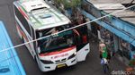 Melihat Aktivitas di Terminal Cicaheum Bandung