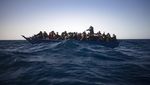 Momen Penyelamatan Migran yang Terombang-ambing di Laut Mediterania