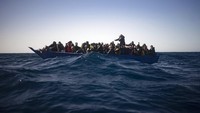 Dilansir dari AP migran yang berhasil diselamatkan di Laut Mediterania itu berasal dari beberapa negara.