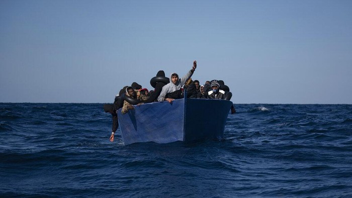 Sejumlah migran yang terombang-ambing di Laut Mediterania dievakuasi organisasi non-profit Spanyol. Para migran itu diketahui berasal dari Eritrea hingga Suriah