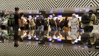Pengelola Bandara Juanda memperkirakan Minggu (3/1/2021) merupakan puncak arus balik penumpang pesawat di Bandara Juanda menuju sejumlah kota di Indonesia. ANTARA FOTO/Umarul Faruq.