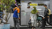 Berdasarkan data Dishub Terminal Kampung Rambutan per tanggal 2 Januari 2021 jumlah penumpang bus yang tiba di Jakarta sebanyak 34.220 penumpang, sementara pemudik yang diberangkatkan menuju luar Jakarta melalui Terminal Kampung Rambutan sebanyak 15.059 penumpang. ANTARA FOTO/Galih Pradipta. 