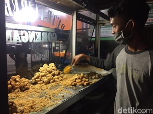 Ngenesnya Pedagang Gorengan di Surabaya Saat Tahu dan Tempe Hilang di Pasaran