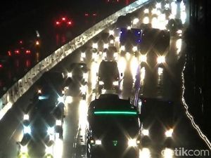 Tol Cipularang Arah Jakarta Padat, Didominasi Kendaraan Pribadi
