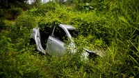 Warga memilih pergi karena khawatir akan adanya potensi bencana akibat stuktur tanah yang labil terjadi kembali. Kampung itu pun kini menjadi kampung mati.