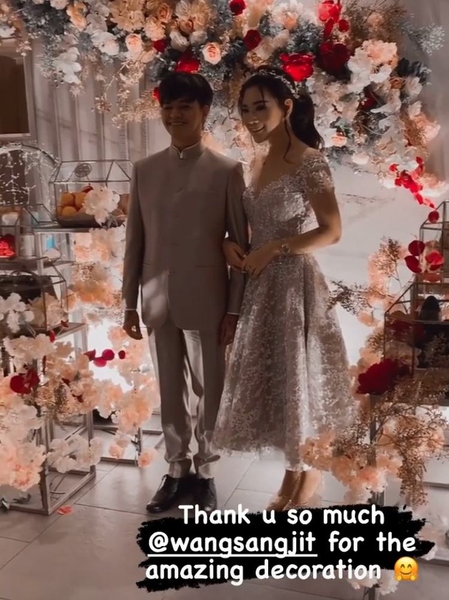 Inilah Reza Arap dan Wendy Walters saat menjalani ritual Sangjit. Keduanya sempat membagikan momen bahagia tersebut di akun Instagram masing-masing. (Foto: Instagram)