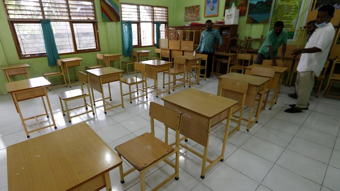 SMP di Aceh Bersiap Jelang Pelaksanaan Sekolah Tatap Muka Mayoritas sekolah tingkat SD hingga SMA di Provinsi Aceh akan melaksanakan pembelajaran tatap muka pada Senin (4/1/2021) besok. Sejumlah protokol kesehatan pun diterapkan guna cegah Corona.