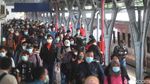 Stasiun Pasar Senen Sibuk Saat Puncak Arus Balik Libur Tahun Baru