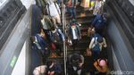 Stasiun Pasar Senen Sibuk Saat Puncak Arus Balik Libur Tahun Baru
