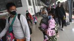 Stasiun Pasar Senen Sibuk Saat Puncak Arus Balik Libur Tahun Baru