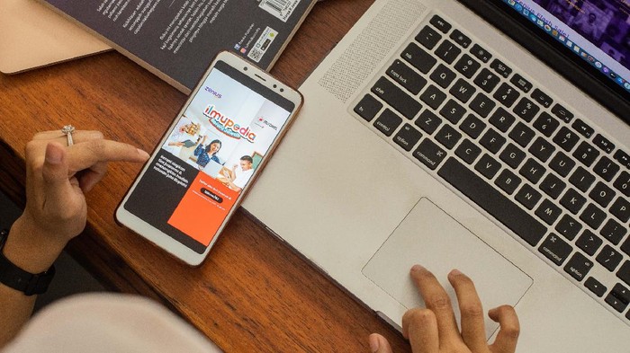 Telkomsel dan Zenius kembali berkolaborasi di dunia pendidikan dengan mengadakan kompetisi 