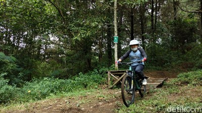 Foto: Trek Downhill Pertama di Gunung Ciremai