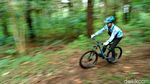 Foto: Trek Downhill Pertama di Gunung Ciremai