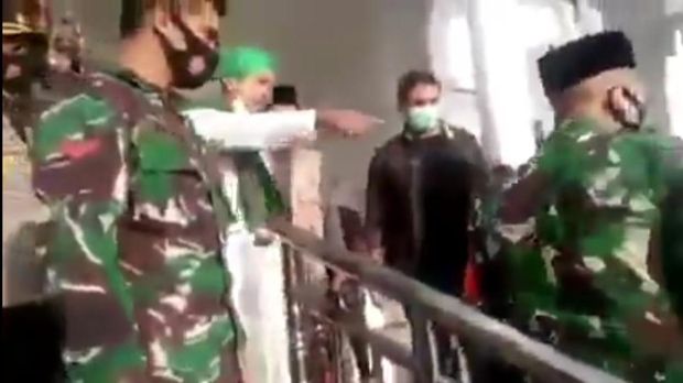 Viral Cekcok Wakil Ketua FPI Aceh dengan Dandim 0101/BS (Foto: Tangkapan layar video viral)