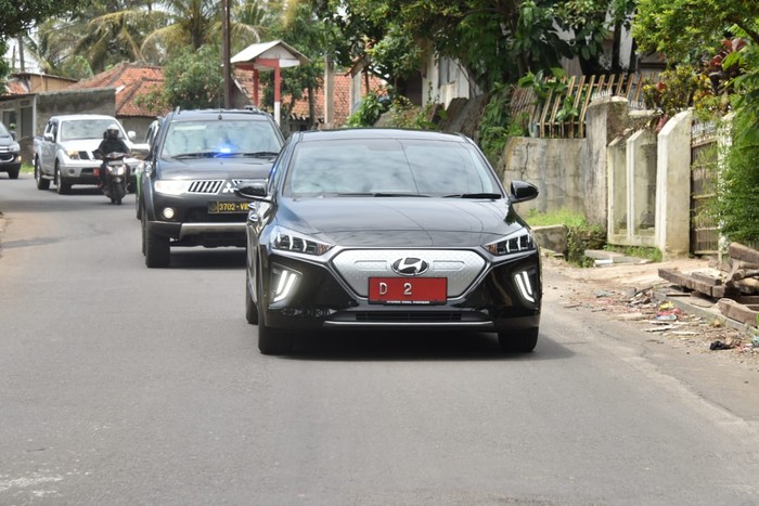 Wakil Gubernur Jawa Barat Pakai Mobil Listrik Hyundai Ioniq