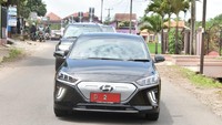  Selain itu, mobil listrik asal Negeri Ginseng Korea ini memiliki harga terjangkau, sekitar Rp 600 juta per unit serta ramah lingkungan. Foto: Dok. Humas Pemprov Jabar