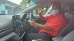 Saat Wagub Jabar Nyetir Mobil Dinas Listrik