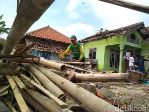 Cerita Mencekam Korban Puting Beliung Cirebon: Ngeri Suara Petir-Angin
