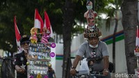 Seperti diketahui, bersepeda jadi salah satu kegiatan yang jadi primadona di masa pandemi COVID-19. Berbagai kelompok usia tak ketinggalan ikut serta dalam tren bersepeda yang dinilai menjadi salah satu uapaya untuk menjaga kesehatan serta menjadi hiburan alternatif saat pandemi.