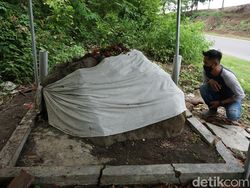 Mitos Klakson Kendaraan dan Sesaji untuk Watu Blorok di Mojokerto