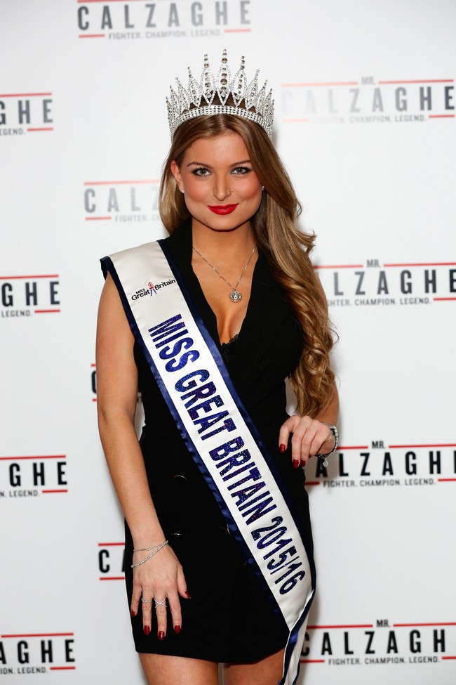 Zara Holland sempat menjadi kontroversi pada 2016 karena video seks dirinya saat membintangi reality show Love Island. Sebagai konsekuensi, gelar Miss Great Britain yang Zara raih pada 2015 dicopot. (Foto: Getty Images)