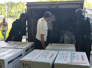 Pemprov Maluku Belum Kirim Vaksin COVID ke 11 Wilayah: Tunggu Izin Halal-EUA