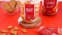 Minuman susu kekinian dari Pinku Milkbar ada banyak jenisnya. Salah satu yang bisa kamu coba adalah Biscoff Biscuit Shake ini. Penggunaan selai dan biskuit Lotus Biscoff-nya bikin susu makin manis creamy. Foto: pinku.milkbar