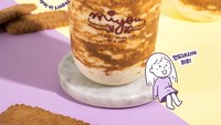 Ada varian minuman unik dari Miyou Indonesia. Mereka membuat Lotus Biscoff Yogurt pertama di Indonesia. Minuman asam menyegarkan ini terasa makin spesial dengan tambahan remahan biskuit Biscoff. Foto: miyou.indonesia