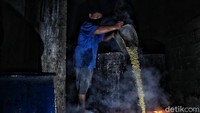 Harga kacang kedelai mengalami kenaikan harga dari Rp.6.500 - Rp. 9.500 per kilogram.