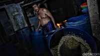 Badan Pusat Statistik (BPS) mengungkapkan perkembangan harga komoditas tahu dan tempe. Kedua bahan pangan ini ternyata sudah mengalami kenaikan sejak Desember 2020.