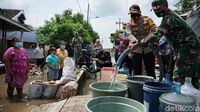 Korban Banjir Di Mojokerto Mulai Dapat Bantuan Air Bersih