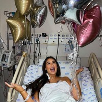 Bukan tahun yang mudah, tidak ada akhir yang bahagia seperti yang kami harapkan, tapi semua baik-baik saja, rencana tuhan sempurna dan aku tahu bahwa fase yang saya lalui ini hanyalah sebuah fase dan akan menjadi pembelajaran bagiku sepanjang sisa hidupku, keterangan fotonya dengan memperlihatkan kondisinya saat berada di rumah sakit.  Foto: Instagram