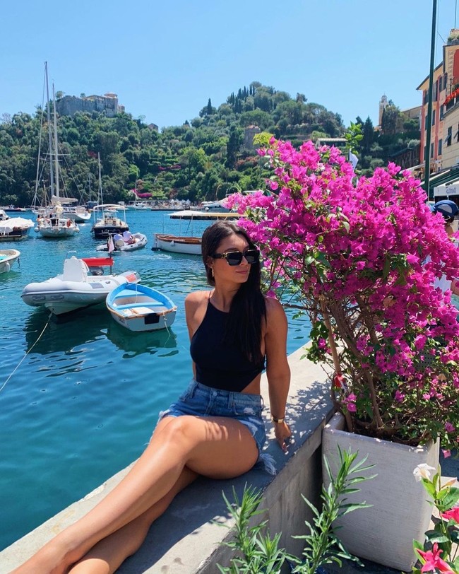 Beatriz juga kerap memamerkan foto-foto liburannya. Seperti dalam fotonya ini, Beatriz tengah berada di Italia.  Foto: Instagram