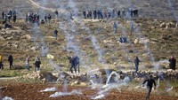 Setidaknya 16 warga Palestina terluka ketika pasukan Israel menembakkan peluru karet dan gas air mata.  