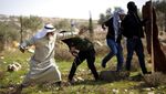 Warga Palestina Bentrok dengan Tentara Israel di Tepi Barat