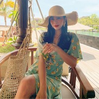 Selama di Bali, wanita yang menikahi pria lebih tua 18 tahun darinya ini plesiran ke Benoa, Nusa Dua, Denpasar hingga Seminyak. Foto: Instagram/@bungazainal05