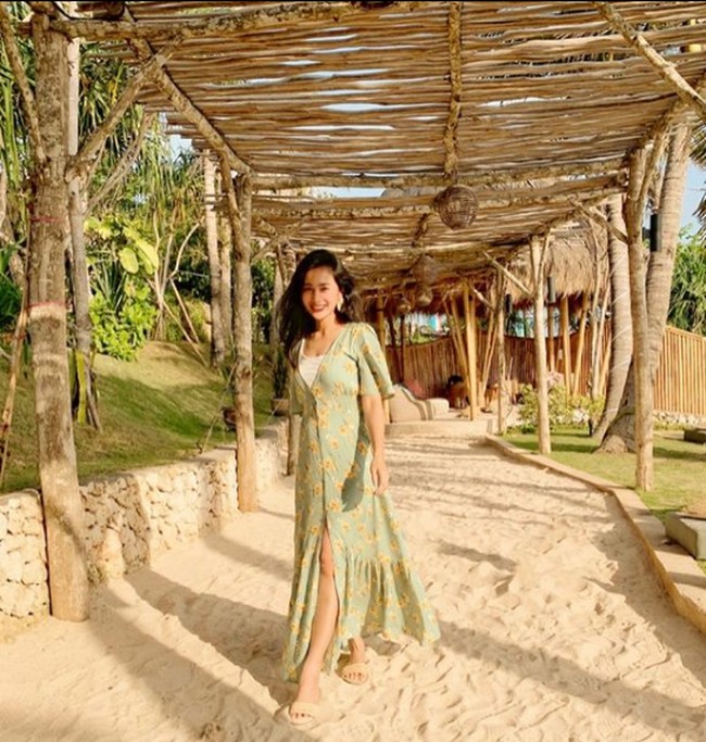 Bunga Zainal berangan-angan, andai dirinya bukan artis, kehidupannya mungkin lebih tenang. Foto: Instagram/@bungazainal05