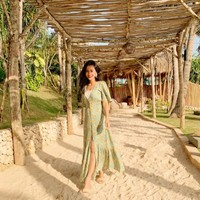 Bunga Zainal berangan-angan, andai dirinya bukan artis, kehidupannya mungkin lebih tenang. Foto: Instagram/@bungazainal05