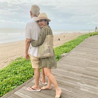 Bunga Zainal menghabiskan akhir tahun 2020 dan mengawali 2021 dengan liburan di Bali. Ia kerap membagikan foto-foto kebersamaan anak dan sang suami, Sukhdev Singh, di Instagram. Foto: Instagram/@bungazainal05