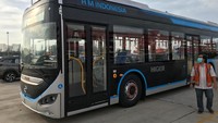 Bus listrik ini diklaim memiliki berbagai keunggulan utama, mulai kapasitas baterai 385 kilo watt hours (kWh) yang bisa menempuh daya jelajah mencapai 300 kilometer, serta memiliki durasi pengisian ulang baterai sekitar 3-4 jam. Foto: Higer Maju Indonesia (HMI)