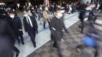 Jepang lebih mengandalkan penutupan sukarela dan pembatasan perjalanan daripada jenis tindakan lockdown (penguncian) yang kaku seperti di negara-negara lain.