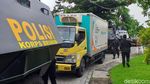 Dikawal Barracuda, Vaksin COVID-19 Tiba di Surabaya
